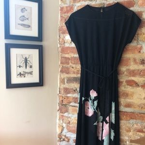 Vintage black midi dress w floral print. Size S/M.